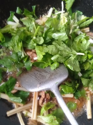 芹菜牛肉丝的做法步骤：8