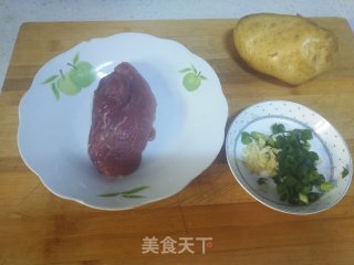 土豆丝炒肉的做法步骤：1