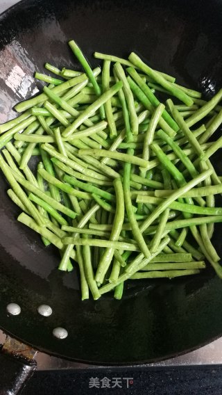 干煸豆角的做法步骤：5