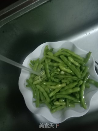 四季豆炖肉的做法步骤：1