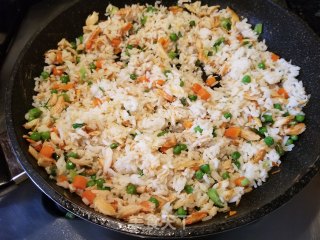 虾仁蟹肉炒饭的做法步骤：7