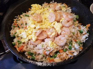 虾仁蟹肉炒饭的做法步骤：8