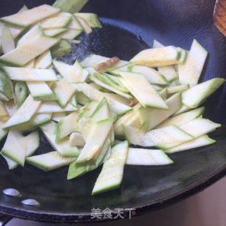 “下酒菜”西葫芦炒猪肝的做法步骤：10