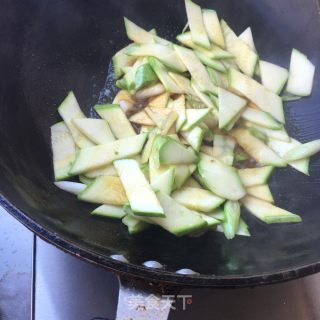 “下酒菜”西葫芦炒猪肝的做法步骤：11