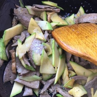 “下酒菜”西葫芦炒猪肝的做法步骤：13