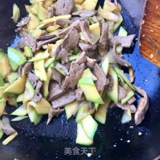 “下酒菜”西葫芦炒猪肝的做法步骤：14