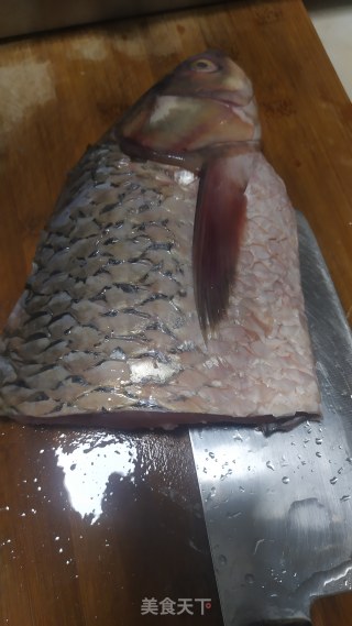 草鱼焖萝卜的做法步骤：1