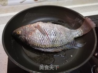 香煎罗非鱼的做法步骤：3