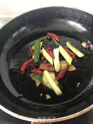 红烧肉炖干土豆片的做法步骤：6