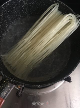 荷包蛋螺丝粉的做法步骤：4