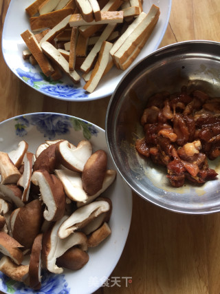 双香炒肉丝的做法步骤：2