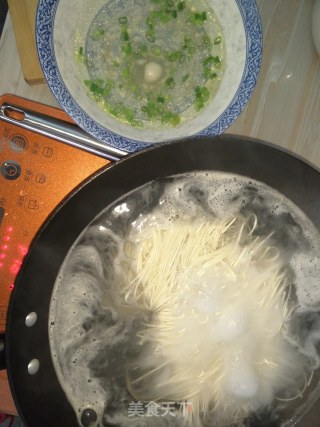蛋丝清汤面的做法步骤：5