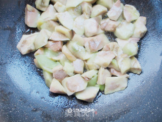 青椒烧茄子（少油秘诀）的做法步骤：3