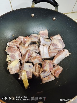土豆啤酒焖排骨的做法步骤：3