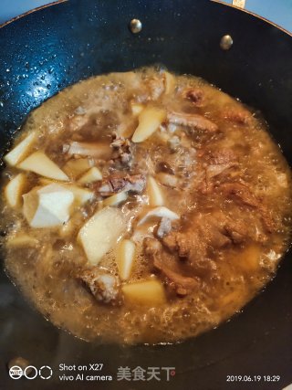 土豆啤酒焖排骨的做法步骤：5