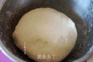 烫面香椿鸡蛋馅饼的做法步骤：2