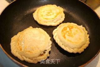烫面香椿鸡蛋馅饼的做法步骤：12