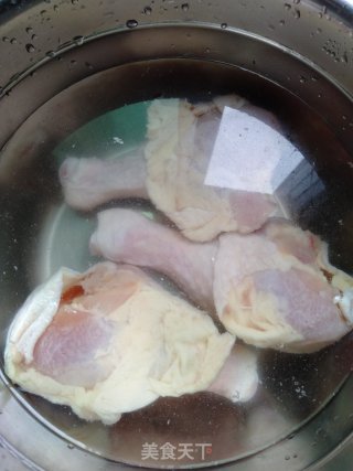 葱油手撕鸡的做法步骤：1