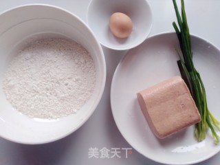 午餐肉鸡蛋卷饼的做法步骤：1