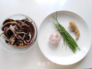 响油鳝丝的做法步骤：1