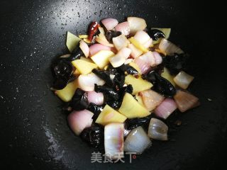 洋葱木耳炒土豆片的做法步骤：7