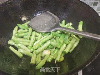 香肠炒土豆和豆角的做法步骤：6