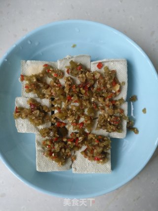 剁椒蒸臭豆腐的做法步骤：2