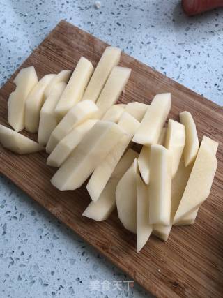 土豆烧豆角的做法步骤：2