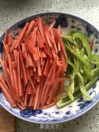鱼香肉丝的做法步骤：2
