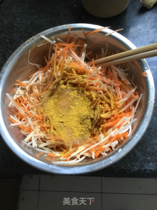 上班族及书包族的早餐—土豆丝鸡蛋饼的做法步骤：2
