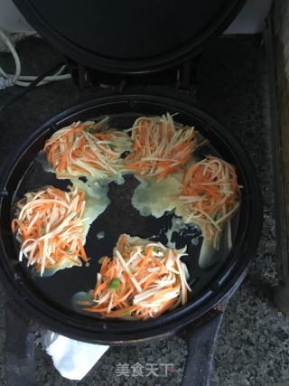 上班族及书包族的早餐—土豆丝鸡蛋饼的做法步骤：4