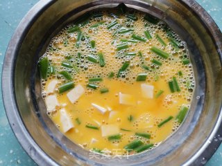 5分钟的快手菜——豆腐炒鸡蛋的做法步骤：1
