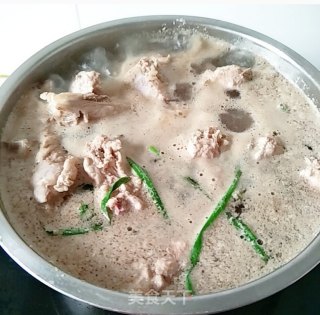 黄豆酱烧排骨的做法步骤：2