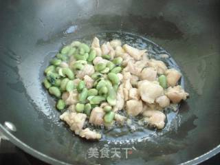 酸酸甜甜莓干三色鸡丁的做法步骤：5