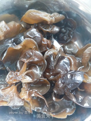 菜花炒木耳的做法步骤：2