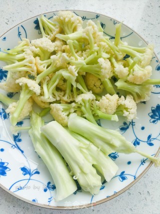 菜花炒木耳的做法步骤：3