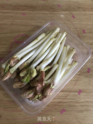 花生芽白灼小酥肉的做法步骤：1
