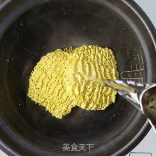 炒泡面的做法步骤：2