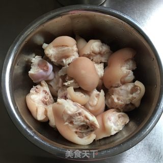 猪蹄炖黄豆的做法步骤：1