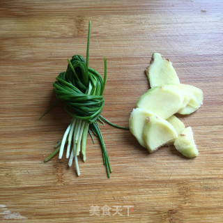 猪蹄炖黄豆的做法步骤：3