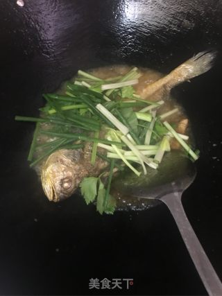 焖黄花鱼的做法步骤：7