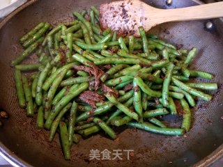 豆豉鲮鱼炒四季豆的做法步骤：6