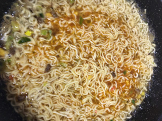 快餐面版红烧牛肉面的做法步骤：5