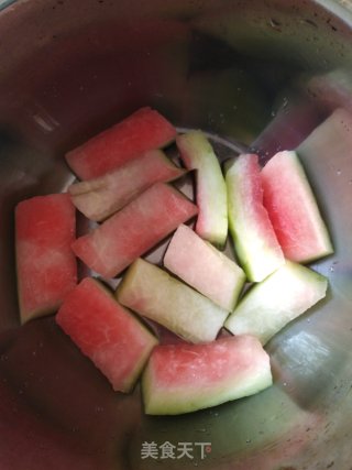 腌制脆甜的西瓜皮的做法步骤：2