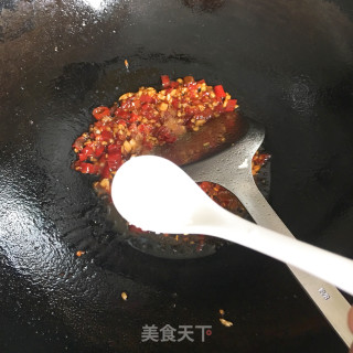 剁椒蒸红尾的做法步骤：7