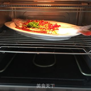 剁椒蒸红尾的做法步骤：10