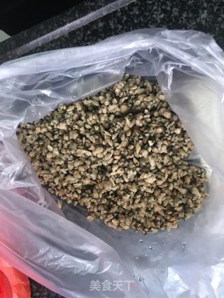 葱花炒红肉的做法步骤：1