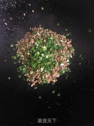 葱花炒红肉的做法步骤：8