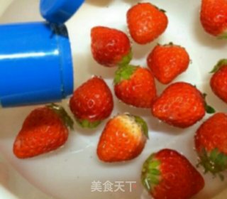 草莓奶昔的做法步骤：3