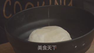 一看就会的螺蛳粉馅饼的做法步骤：2